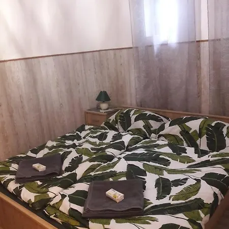 Poettyoes Fanni Vendeghaz Dom wakacyjny Alsóörs